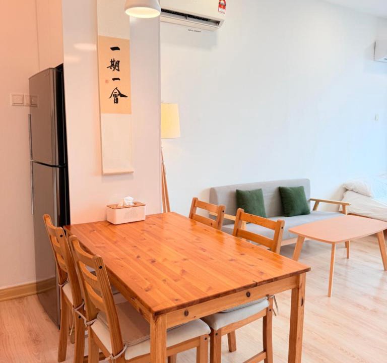 Taman Mount Austin Apartment | 01 NO DEPO Palazio Apartment Japanese style Studio Mount Austin Wifi & Netflix