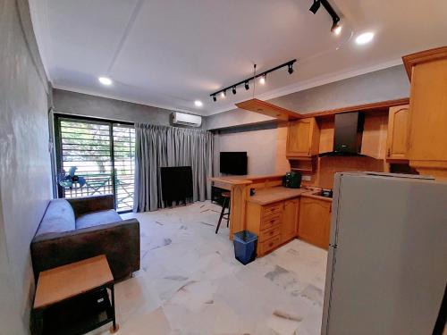 Si Rusa Apartment | 1-5pax, GFloor cozy staycation chill place