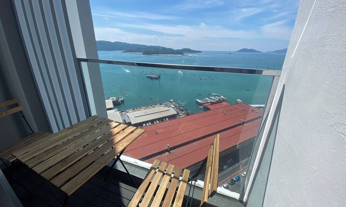 Downtown Kota Kinabalu Apartment | 1-Bedroom Seaview Apartment at The Shore – With Sofa Bed & Balcony