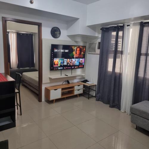 Cebu Apartment | 1 BR corner unit 55inches TV at Horizons 101