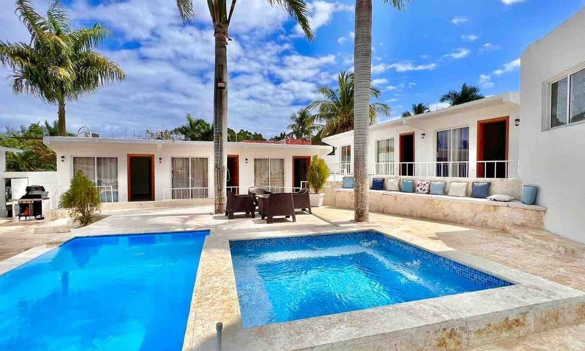 Playa Chiquita Villa | 12BR Party Villa: Pool, Private Basketball Court & Billiard!