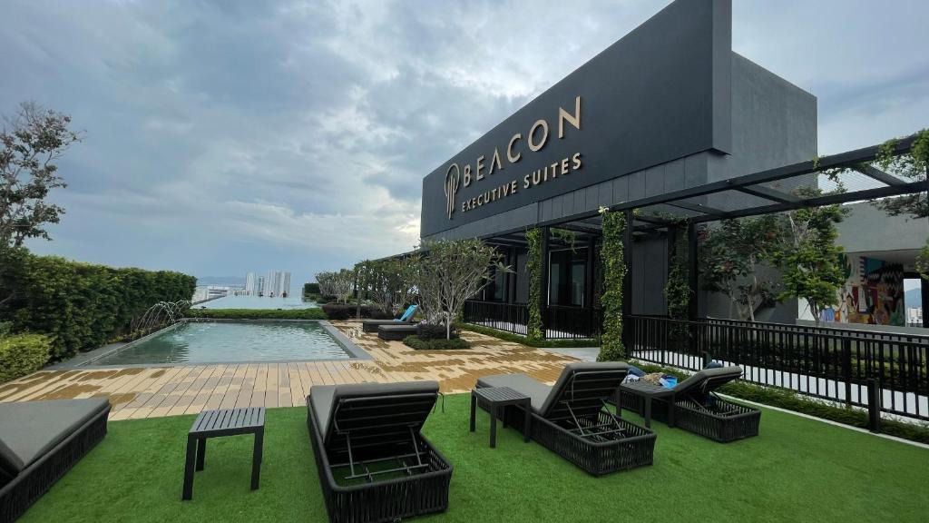 George Town Apartment | 13 Beacon Executive Suites #RoofTopPool #LuxurySuites