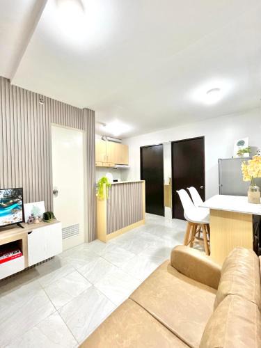 Mandaue Apartment | 2 Bedroom Condo Fully-Furnished good for 5-6pax by Gerra at Urban Deca Homes Banilad