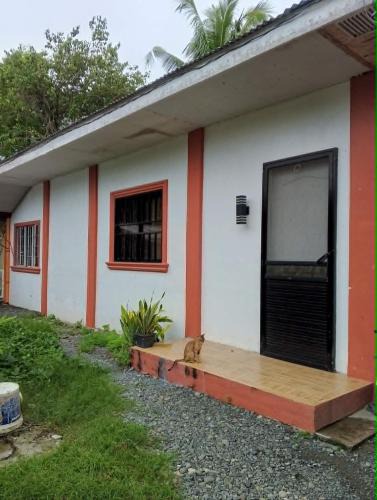 Calintaan Apartment | 2-bedroom House with Air-conditioning in Calintaan