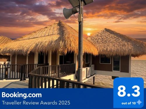 Sungai Pelek Ski Chalet | 2 Bedroom plus Study Villa over Water, Open Sea - Golden Palm Tree, Malaysia