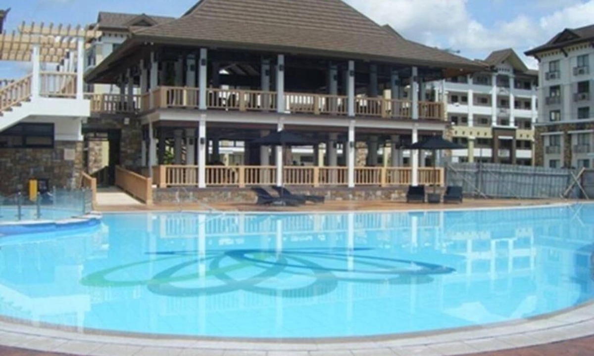Davao Condo | 2 BR Condo close to SM City, convenience store, coffee shop and downtown.