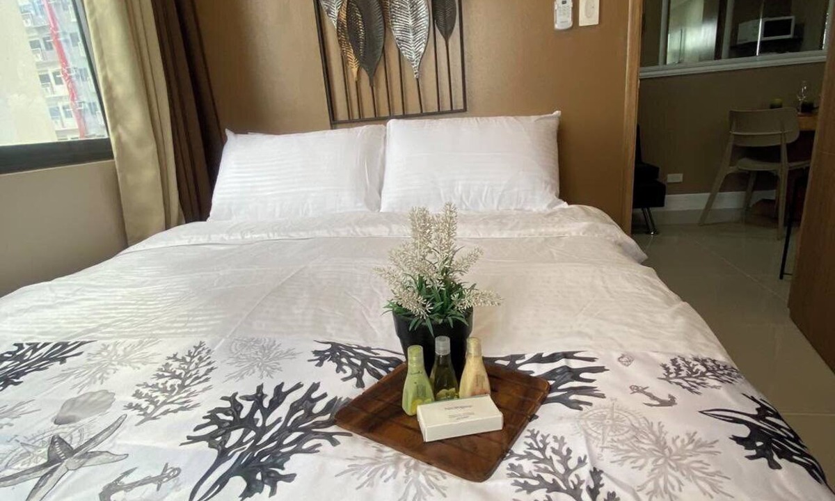Paranaque Condo | 2 BR Fully Furnished Condo Parañaque with Pool and Parking - Bloom 1133
