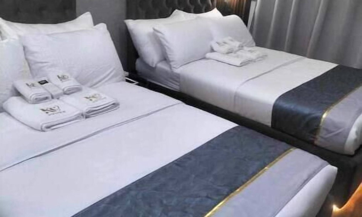 San Antonio Apartment | 2 Double Beds with Balcony @ KC Suites Makati