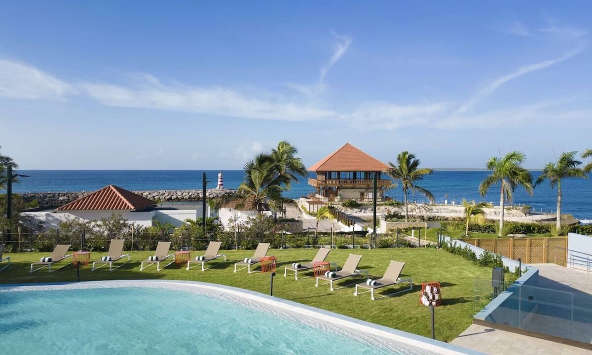 La Romana Hotel | 2 Units | Relaxing Oasis Near the Scenic Dominican Coast – Caleta Beach Escape