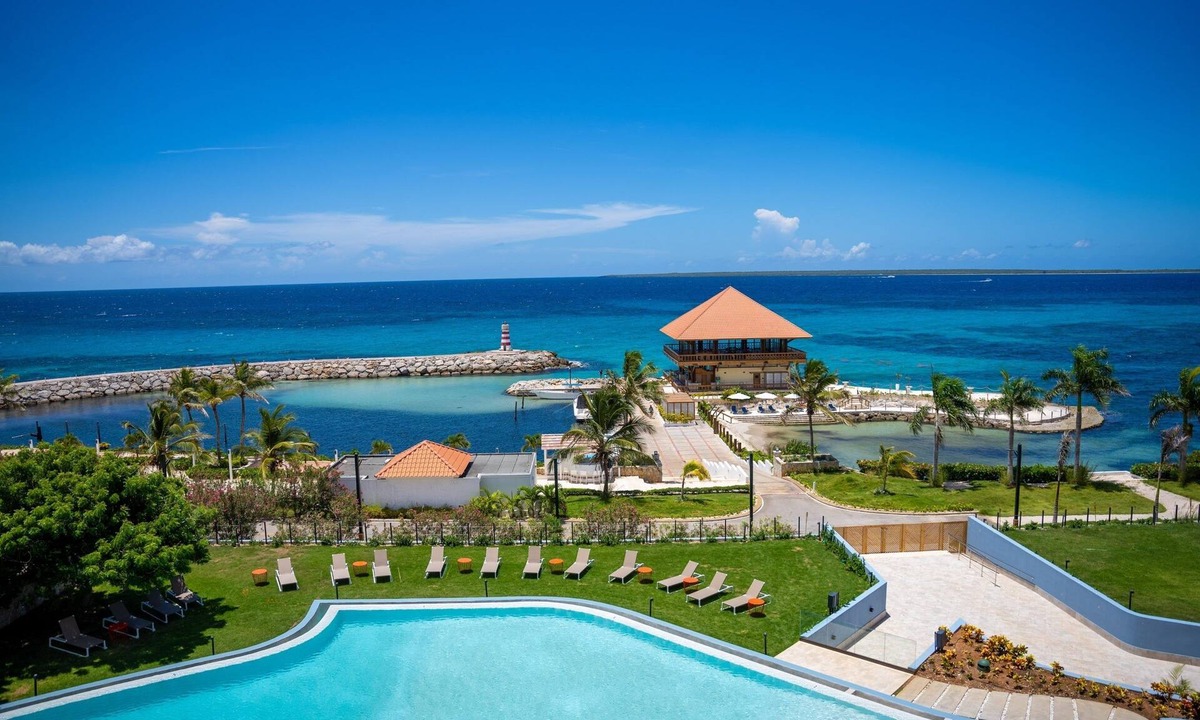 La Romana Hotel | 2 Units w/Ocean View Balcony, Pool, Free Parking & Near the Beach