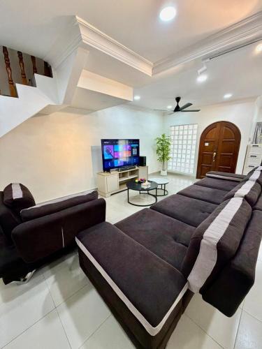Taman Wahyu House | 20 Guest sentul kepong Family Home swimmingpool
