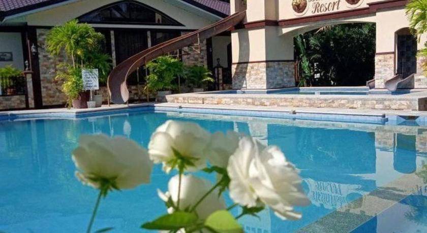 Bauang Resort | 220 m² Resort ∙ 27 guests