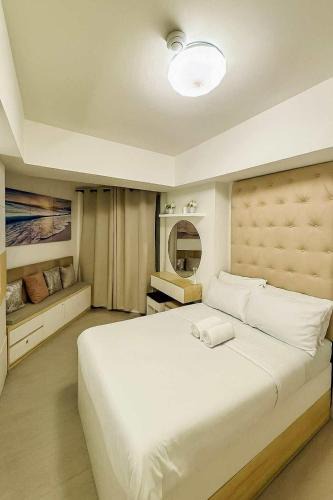 San Fernando Apartment | 22nd-Floor Spacious Studio with Sunrise & Pool Views, Hi-Speed WiFi & Working Space, Netflix, Disney, Kitchen, Wide Balcony