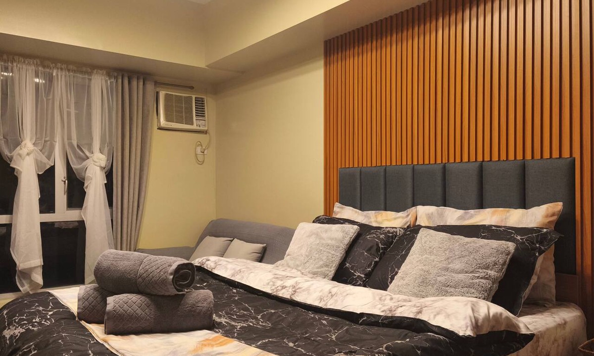 Lahug Condo | 28F Avida Riala Tower 1 Smart Studio with 100Mbps WiF, Pool Access in IT Park