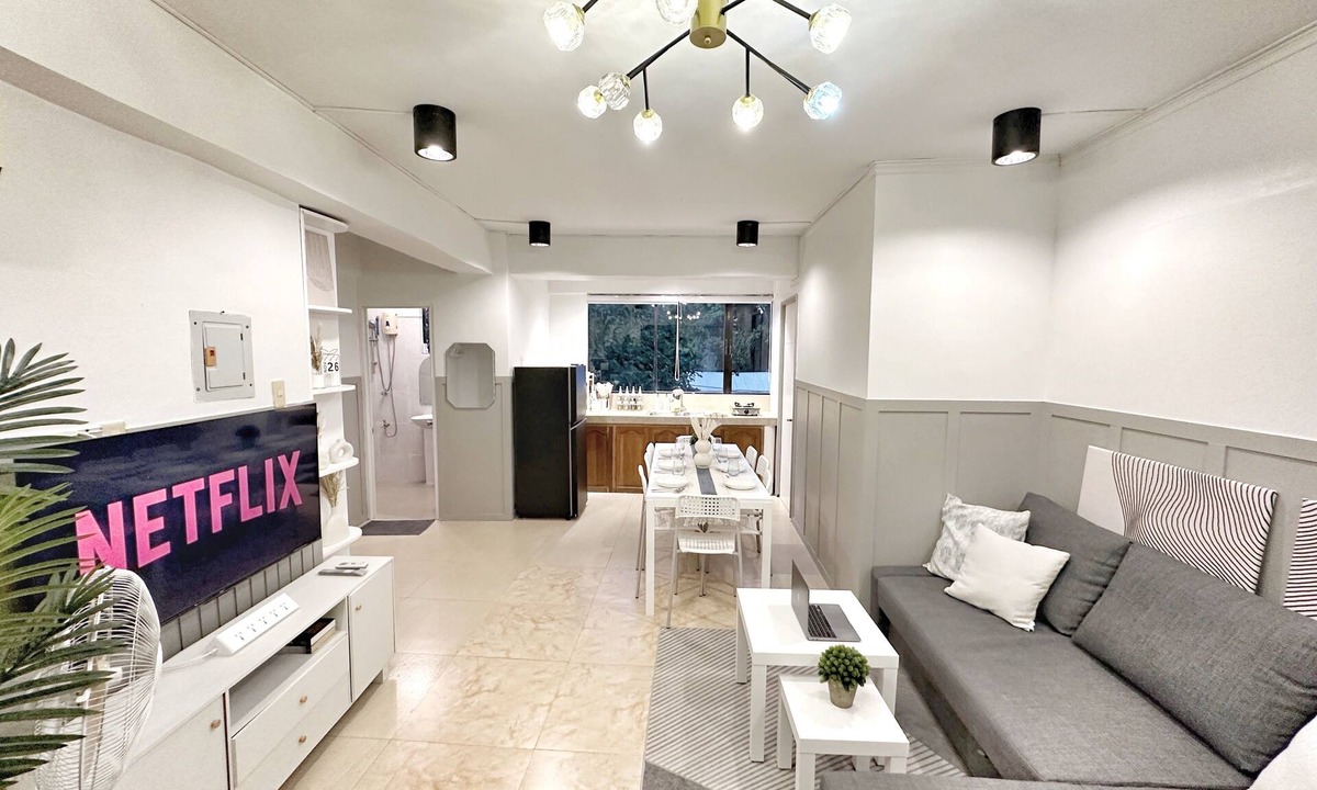 Manoc-Manoc Apartment | 2BR Apartment w/Kitchen+Dining+Living Room/30 Seconds walk to the White Beach