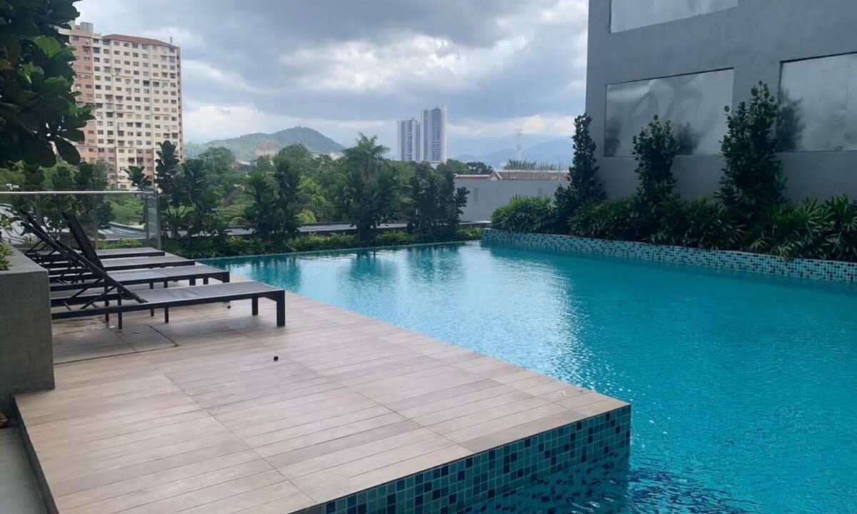 Kuala Lumpur Condo | 2BR Retreat w/ Pool & Gym | 1min to Gleneagles Hospital | 10min to Twin Towers