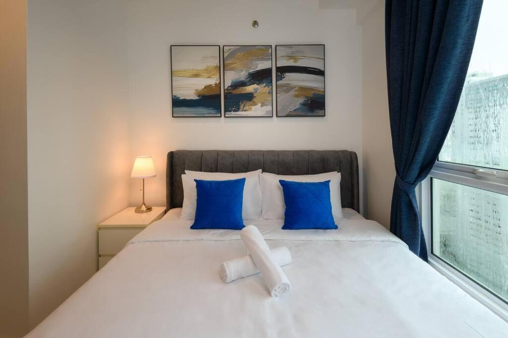 Downtown George Town Apartment | 2R2B Seaview Serenity 1 to 8pax Gurney Mansion One