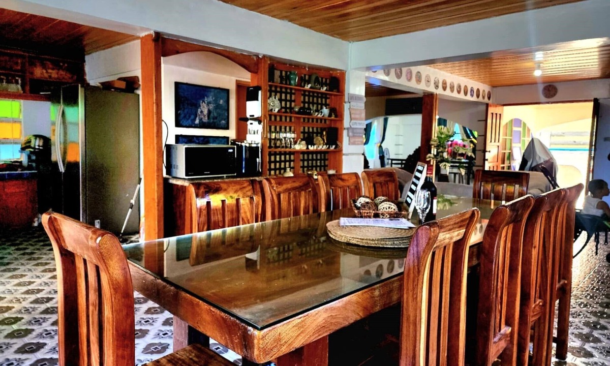 Aringay House | 3 Bed House - Sleeps 20 - Pets - Pool - Garden