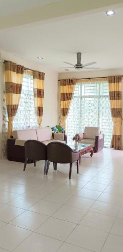 Kubang Pasu District House | 3 bedroom air conditioner Homestay Maya Bungalow Bukit Kayu Hitam, Changlun, Kedah