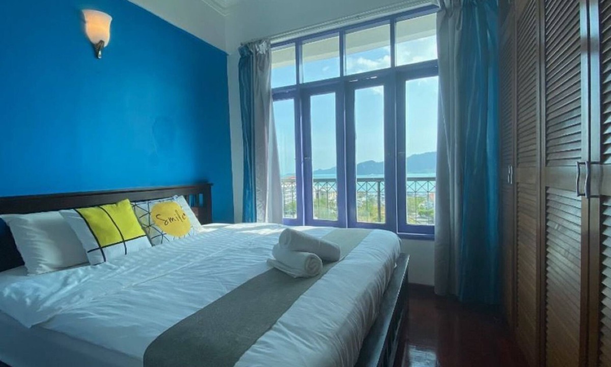 Kuah Condo | 3-bedroom Nice Seaview Condo . Comfortable Space. Convenient location in town.