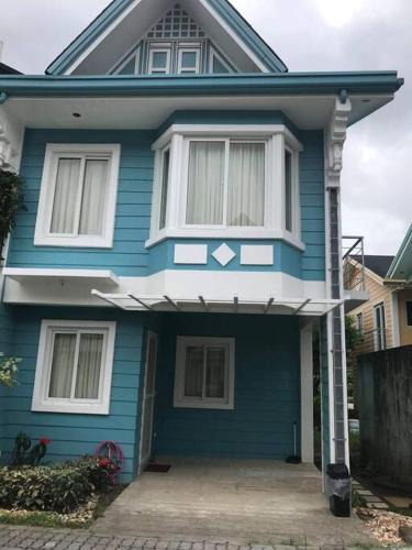 Pallocan Apartment | 3 Bedrooms 3 Baths Victorian style Townhouse Fully Furnished