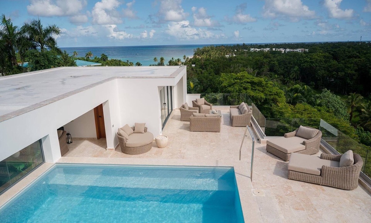 Las Terrenas Apartment | 3 bedrooms & 4.5 bathrooms hilltop penthouse with ocean view & private pool