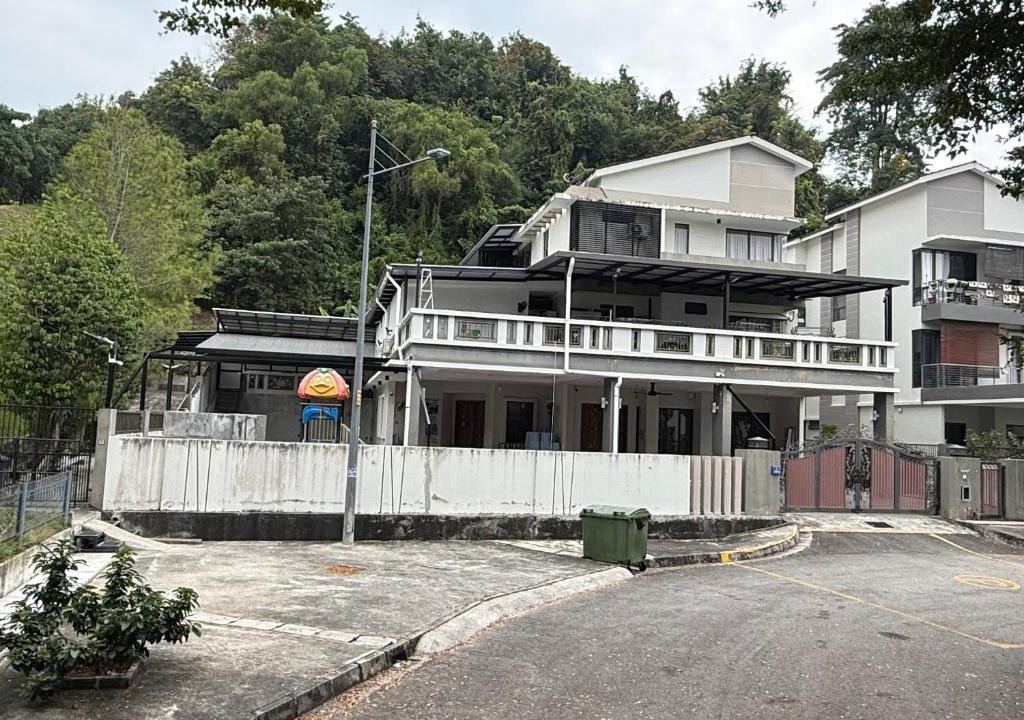Darat House | 30PAX 7BR Villa with Kids Swimming pool, TV, Pool Table n BBQ near SPICE Arena Penang 9800 SQFT