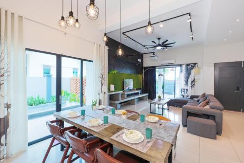 Hulu Kinta Villa | 32 cozy stay Projector, Karaoke , BBQ, 7 carpark, 4 bedroom