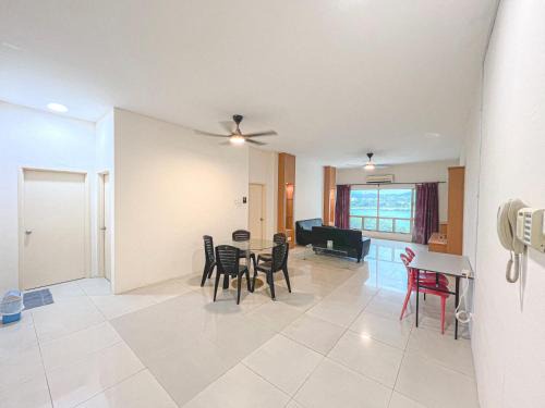 Bukit Jalil Apartment | 3BR Apartment in Serdang with Pool & Parking