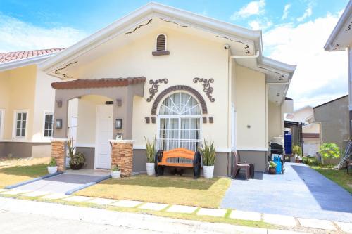 Dauis Villa | 3BR Guesthouse near Panglao - Pool Access - Bohol Tours - Fast WiFi