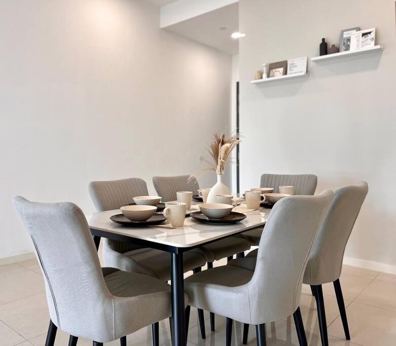 Taman Bukit Mewah Apartment | 3BR-Mocha-Paradigm Residence by Guesthouse-6-8Pax
