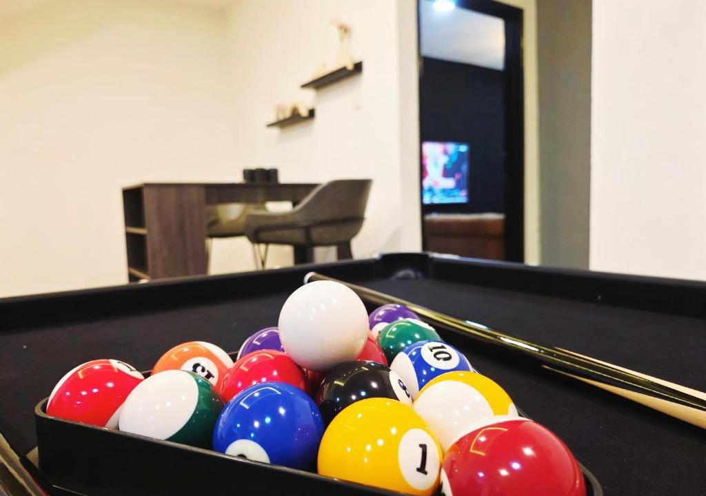 Taman Johor Jaya House | 4-12pax 3B3B KTV Homestay Toppen Ikea TV Game Pool Table Mahjong BBQ