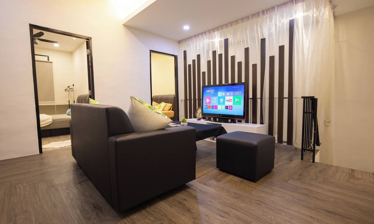 Kuah House | 4-Bedroom Stay Above Shoplot, Walking Distance to Kuah’s Largest Night Market