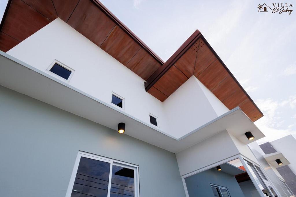 Angeles City Villa | 5-BR Private Luxury Villa in Angeles City with Pool