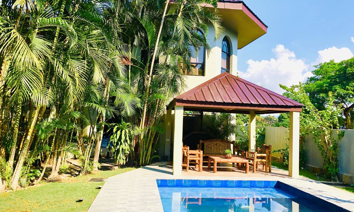 Metro Luzon Urban Beltway Villa | 5 min walk from the beach- Beautiful Villa with private pool