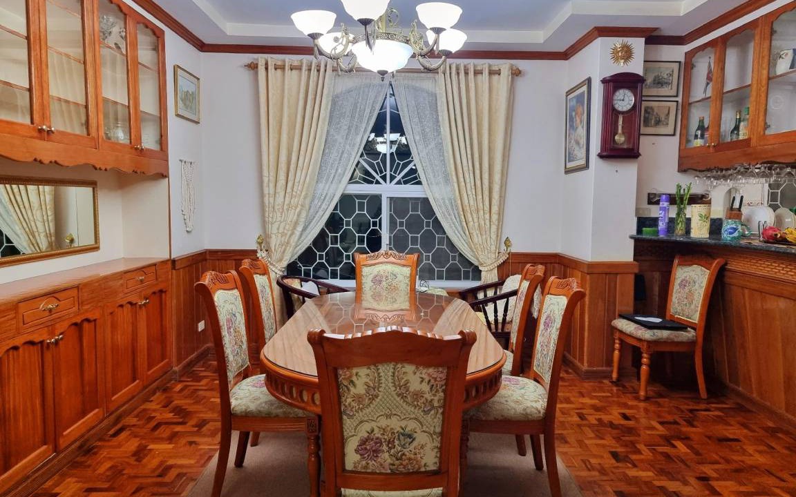 Baguio House | 500 m² Bungalow ∙ 4 bedrooms ∙ 16 guests