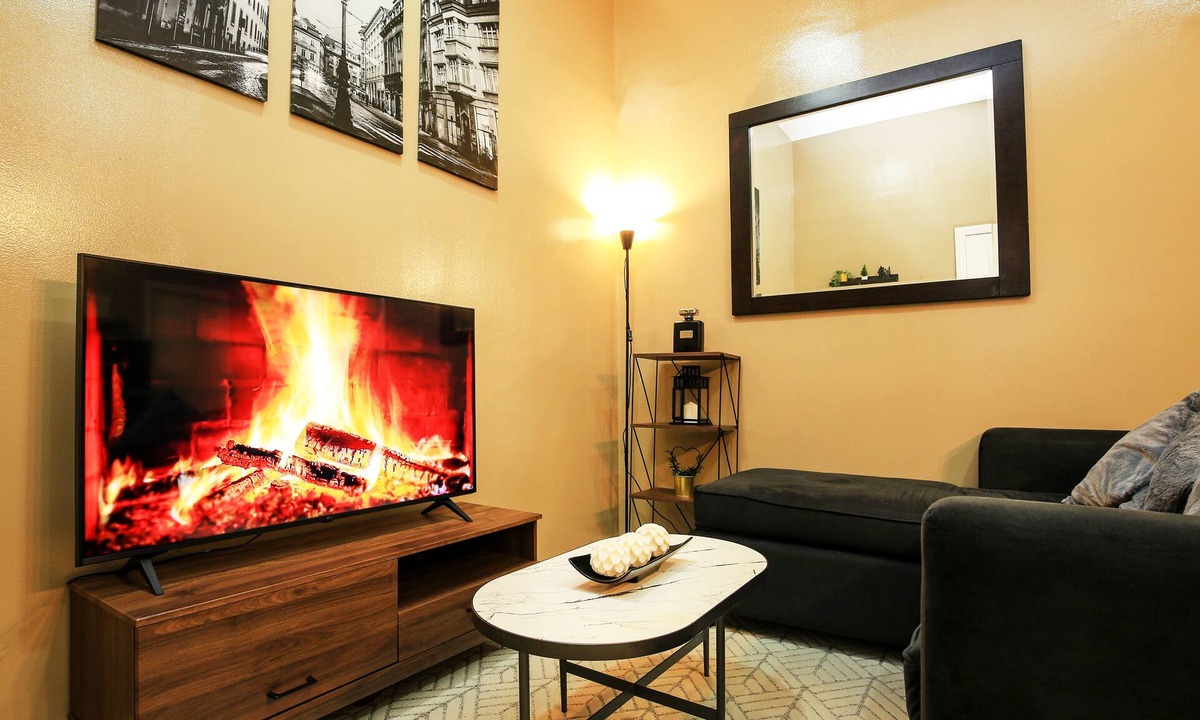 Bel-Air Condo | 64th City Escape: Gramercy Makati w/Pool, Gym, Sauna Access