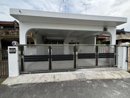 Johor House | 79 Homestay Layang-Layang
