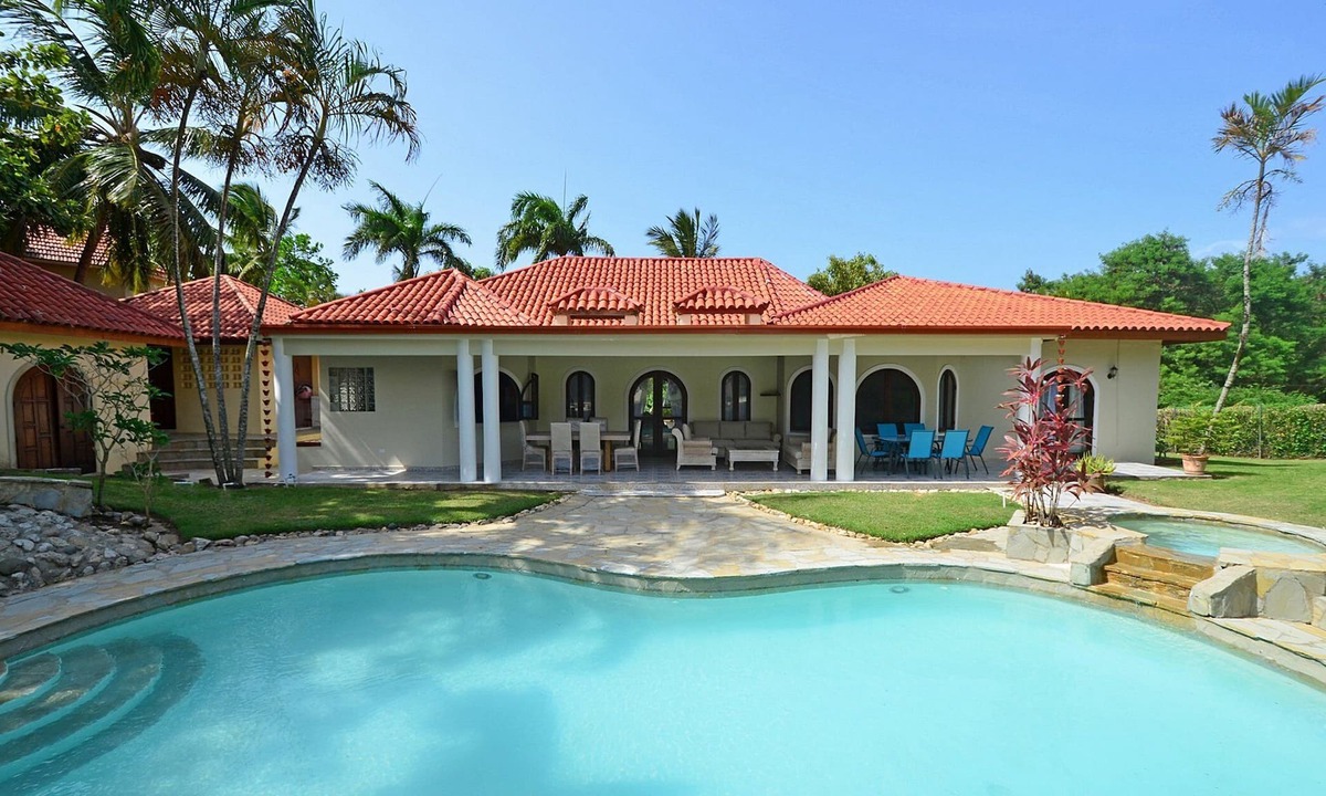 Sosua Villa | 7BD Guest-Friendly Villa with Private Pool, Jacuzzi and Billiard, near Beach!