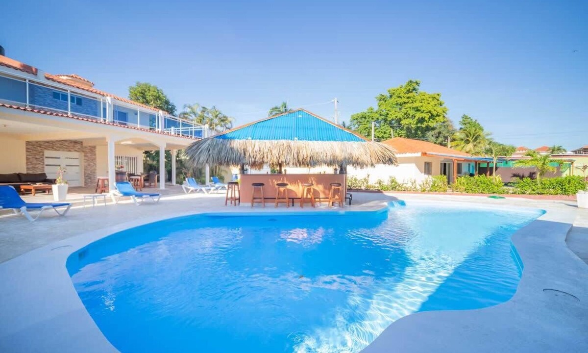 El Batey House | 7BR Villa next to Playa Chiquita Casino!