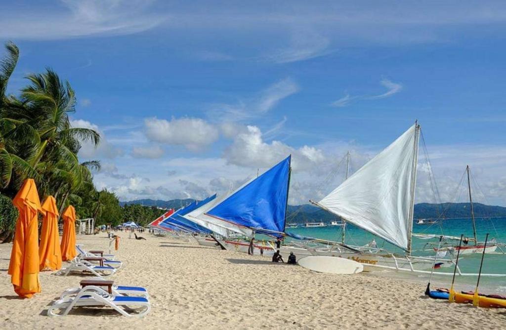 Balabag Hotel | 8 Colors Penthouse Boracay Beach House Resort by Cocotel