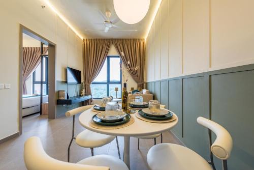 Sungai Penchala Apartment | 8 Mossaz skypool 5mins to 1U and Ikea atEmpire City by Light House