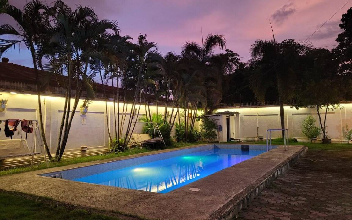 Angeles City Villa | 900 m² Villa ∙ 8 bedrooms ∙ 30 guests