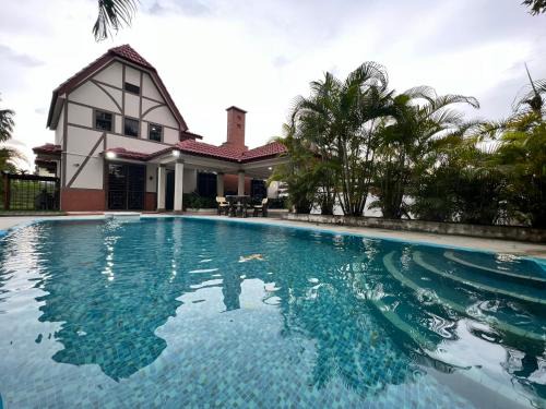 Alor Gajah Villa | A'Famosa Private Pool Villa Lot 931-Fong Homestay