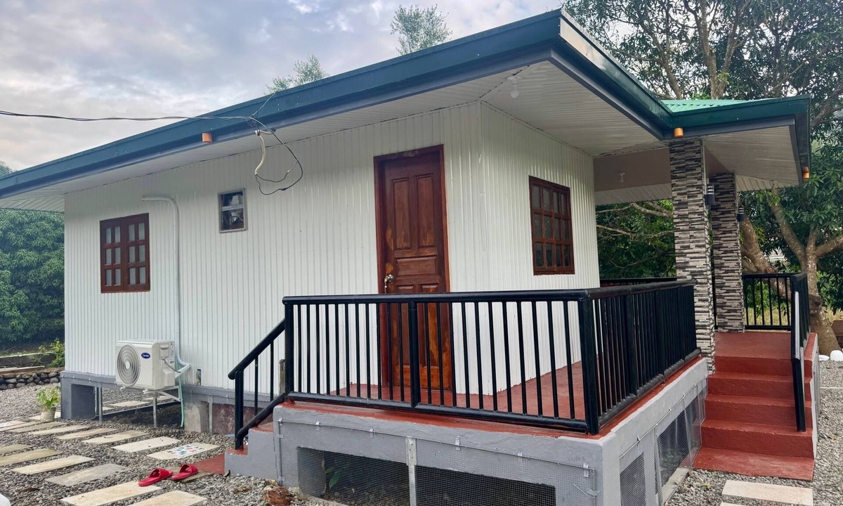 Agoo Cottage | A relaxing location for a two bedroom cottage with full aircon and hot water