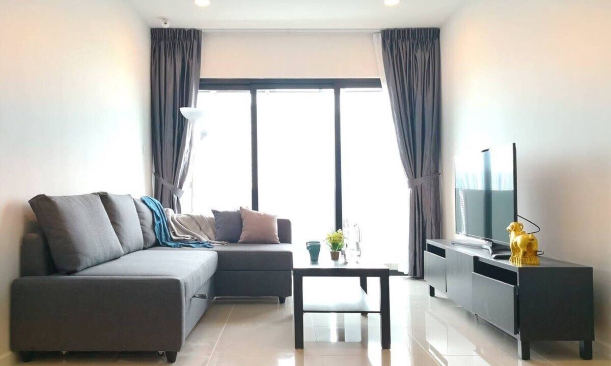 Central District Apartment | A Spacious, High-Floor Suite Next to Komtar JBCC