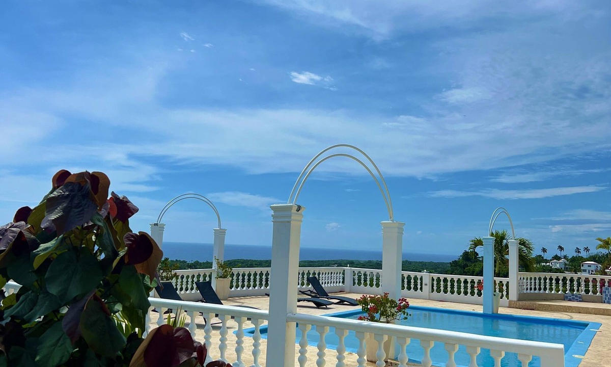 Cabrera Hotel | A suite with ocean view balconies, walk-in shower, pool, fire pit, & more!