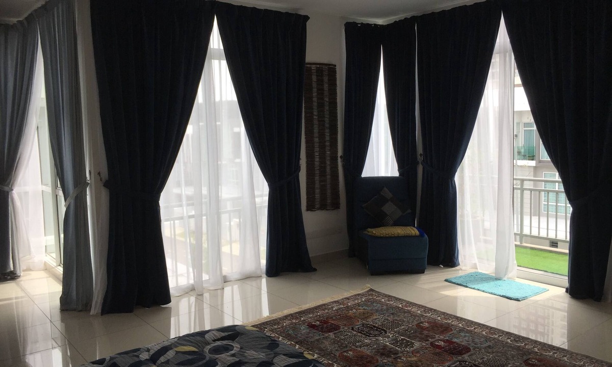Johor Bahru House | A well-decorated 3-storey house near Malaysia-Singapore border checkpoint.