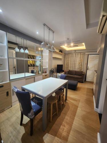 Kaunlaran Bed & Breakfast | Accolade Place - DMCI