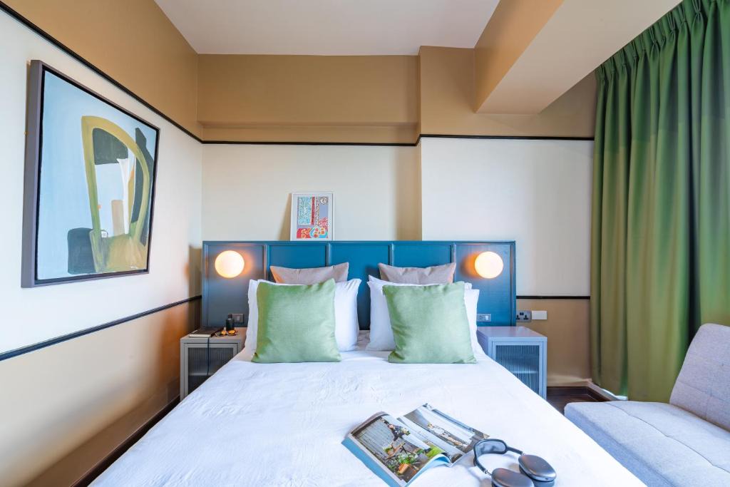 Poblacion District Apartment | Aeon Towers Private Residential Apartments I Next to Abreeza Ayala Malls I Prime Location l Fast Wifi l Free Pool I Managed by Bleuspace
